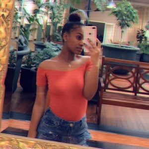 Meet your Posher, Demi